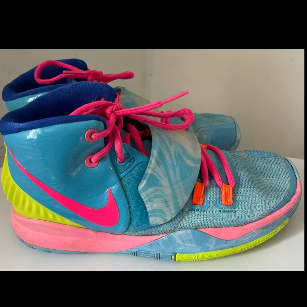 Nike KYRIE 6 “pool” Basketball shoes.
